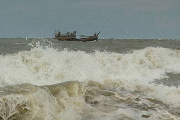 নদীবন্দরে ১ নম্বর সতর্কতা সংকেত 