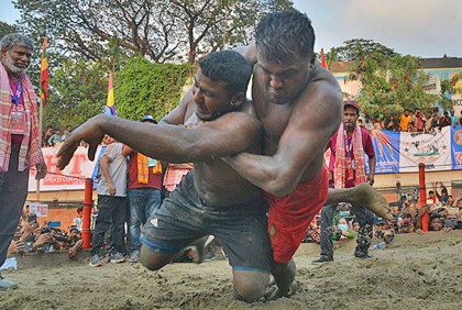 গুরুর মর্যাদা’র লড়াইয়ে চ্যাম্পিয়ন বাঘা শরীফ