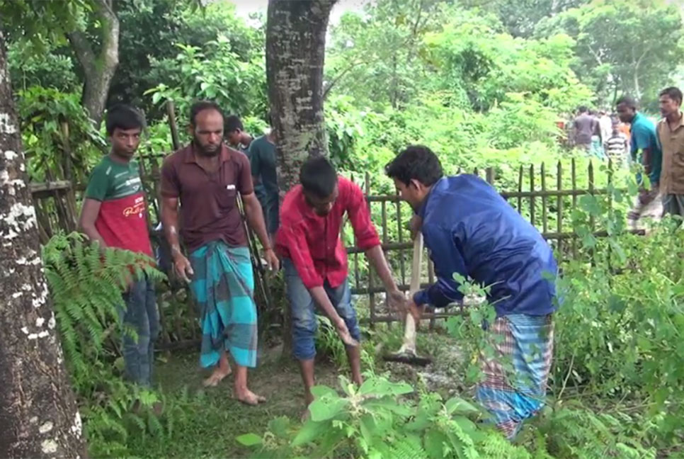 ১২টি কবরের কঙ্কাল চুরি