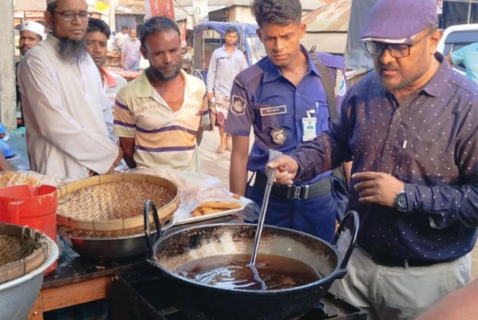 বোয়ালমারীতে দ্রব্যমূল্য নিয়ন্ত্রণে বাজার মনিটরিং