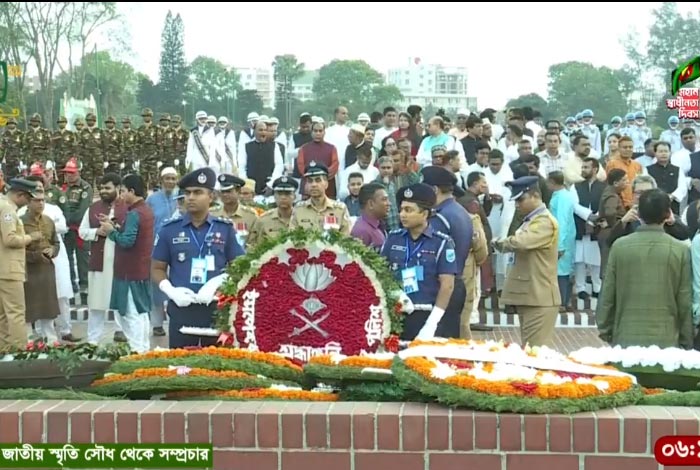 স্মৃতিসৌধে লাখো মানুষের ঢল