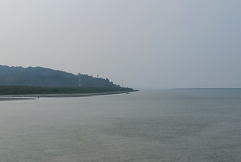 টেকনাফ সীমান্তে আবারও গোলাগুলি ও মর্টার শেল বিস্ফোরণের শব্দ