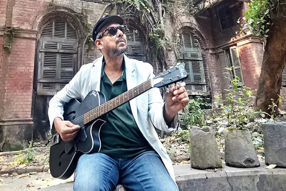 Anjan Dutt to entertain Dhaka audience Saturday
